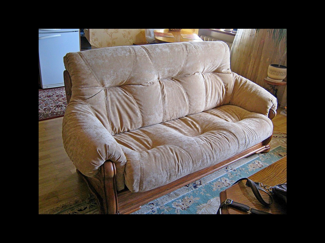 Перетяжка дивана на дубовом каркасе
